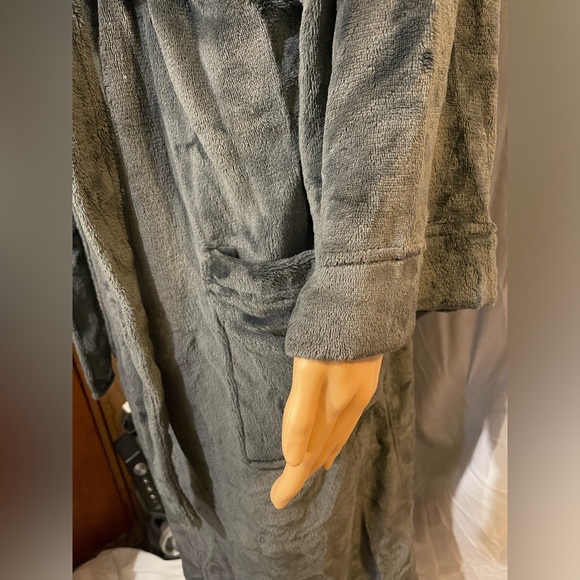 Ulta Beauty Robe - Picture 3 of 7